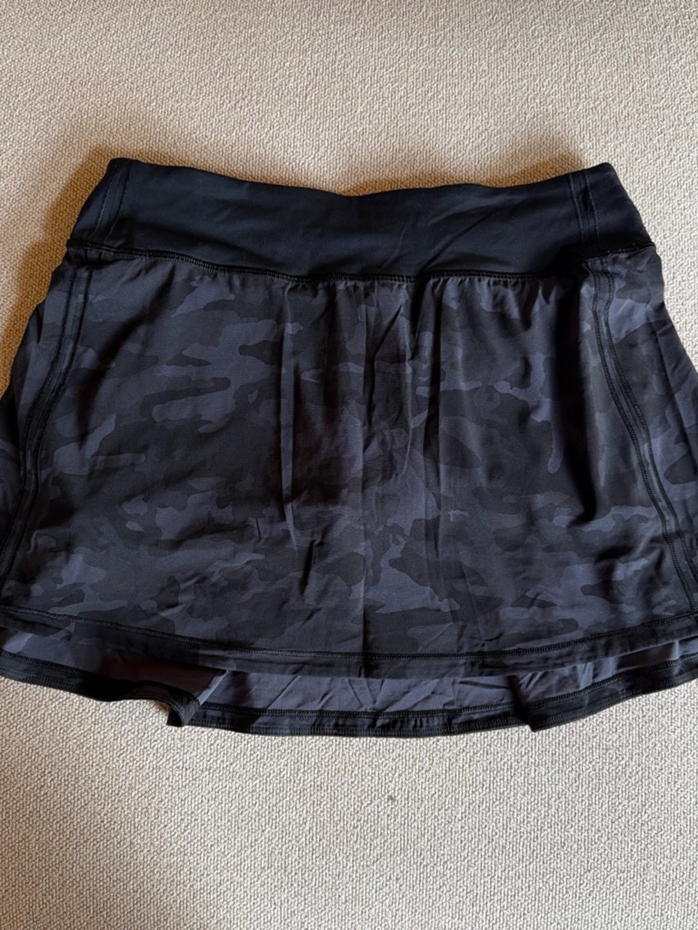 lululemon athletica Pace Rival Black Camo Athletic Skirt 6 Tall with Shorts